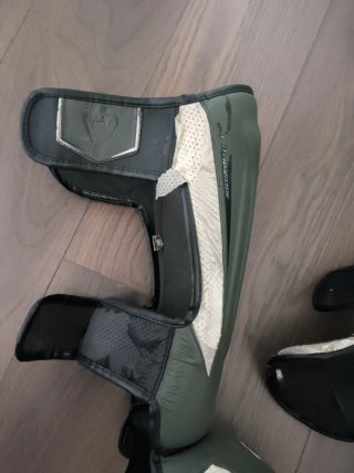 Espinilleras Muay Thai Venum Elite Evo Khaki/Plate