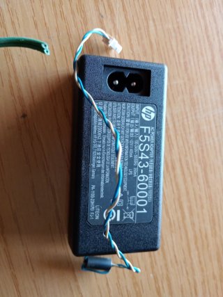 Cargador/fuente alimentación de 22V y otro de 24v.
