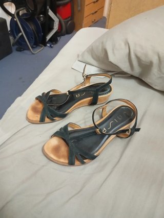 Sandalias UNISA Talla 36 Negras y Beige