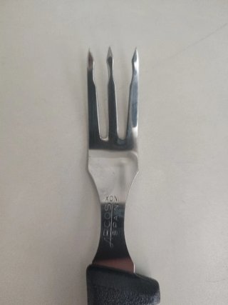 Tenedor Trinchante ARCOS Mango Negro