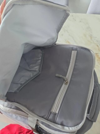 Mochila de viaje gris