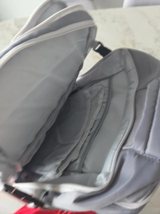 Mochila de viaje gris