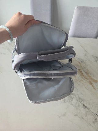 Mochila de viaje gris