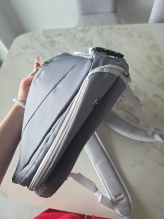 Mochila de viaje gris