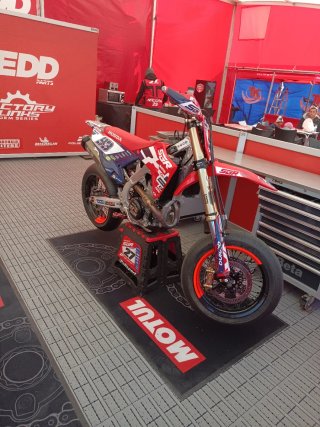 Honda Supermotard SGR 93. Equip  competitiu.