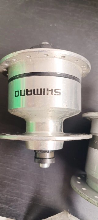 Shimano DH-3N30 Dínamo Cubo 6V 3W