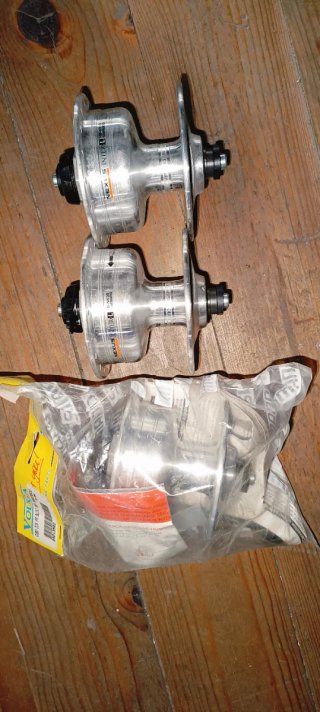 Shimano DH-3N30 Dínamo Cubo 6V 3W