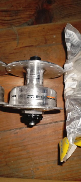 Shimano DH-3N30 Dínamo Cubo 6V 3W
