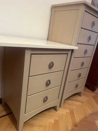 Mesa y cómoda juvenil color beige