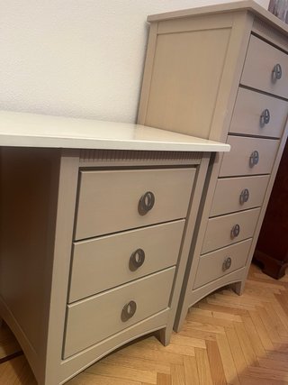 Mesa y cómoda juvenil color beige