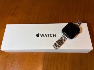 Apple Watch SE 3 44mm Negro + Correa Plata