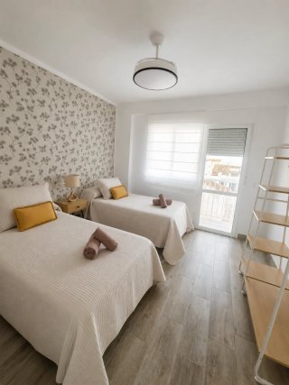 ALQUILER EN EL CENTRO DE NERJA- PROFESORES