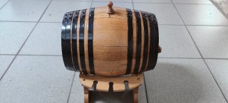 Se vende tonel o barril de 8 litros de roble