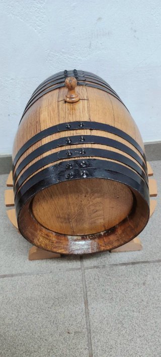 Se vende tonel o barril de 8 litros de roble