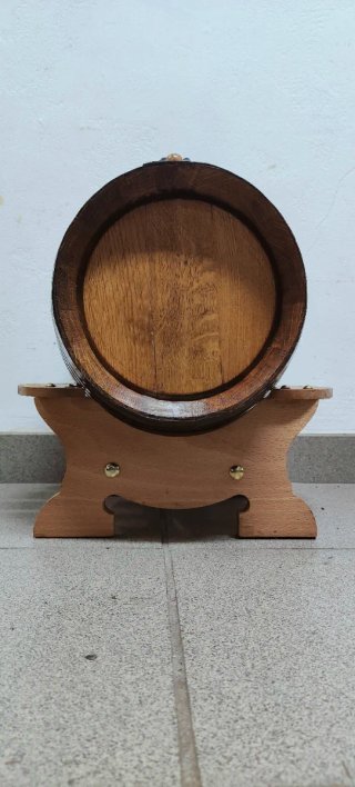 Se vende tonel o barril de 8 litros de roble