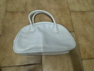 Bolso blanco pequeño efecto piel cocodrilo