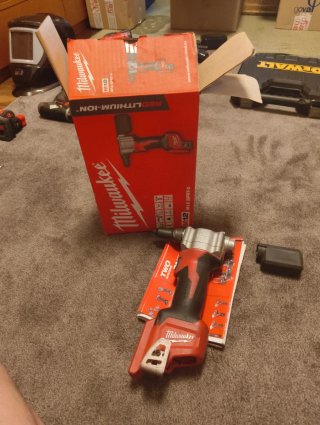 Remachadora Milwaukee M12 BRPT