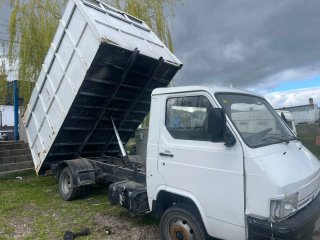 Nissan TRADE