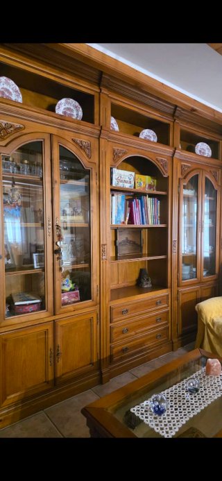 Mueble de comedor de madera