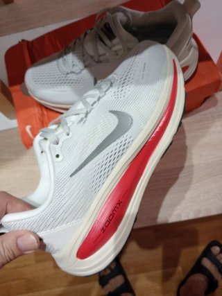 Zapatillas  Blancas y Rojas nuevas