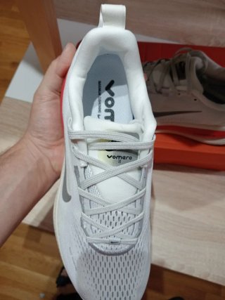 Zapatillas  Blancas y Rojas nuevas
