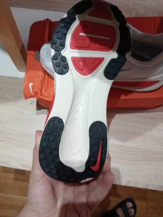 Zapatillas  Blancas y Rojas nuevas
