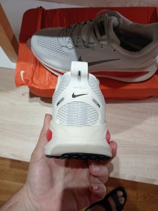 Zapatillas  Blancas y Rojas nuevas