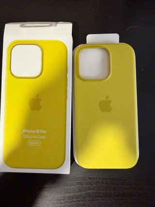 Custodia in silicone per iPhone 16 Pro MagSafe gialla