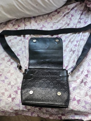 Bolso Louis Vuitton Negro Ajustable