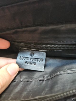 Bolso Louis Vuitton Negro Ajustable
