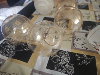Tulipas de cristal con flores doradas