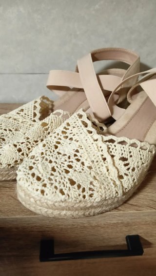 Sandalias cuña beige