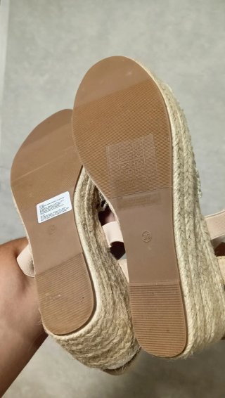 Sandalias cuña beige