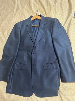 Traje azul para bodas o eventos