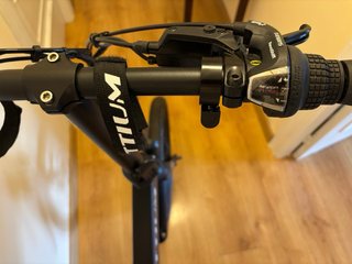 Bicicleta eléctrica Littium Ibiza Dogma 1km+ Casco