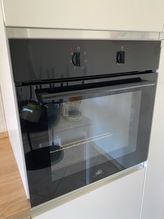 Cucina componibile bianca e nera