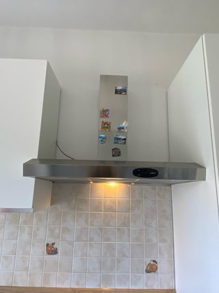 Cucina componibile bianca e nera