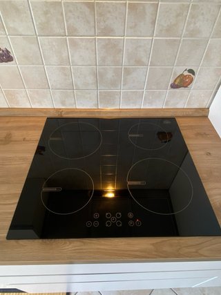 Cucina componibile bianca e nera