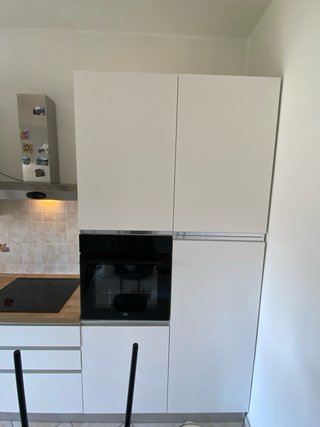 Cucina componibile bianca e nera