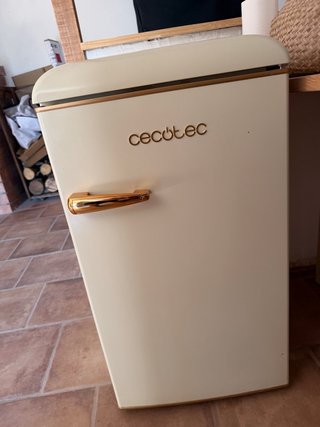 Nevera Cecotec Beige Vintage 95 litros