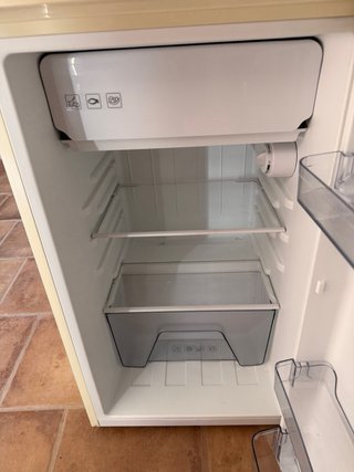 Nevera Cecotec Beige Vintage 95 litros