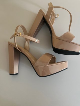 Zapatos de tacón beige