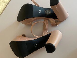 Zapatos de tacón beige