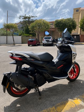 APRILIA SR GT SPORT 125