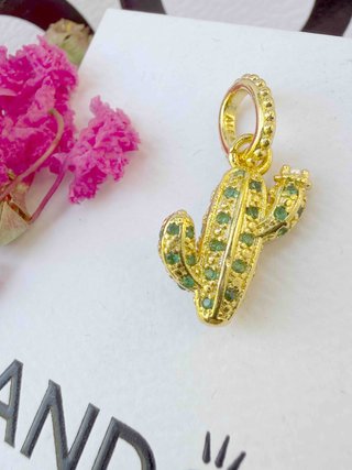 Pandora Charm Cactus Esmeraldas Baño Oro