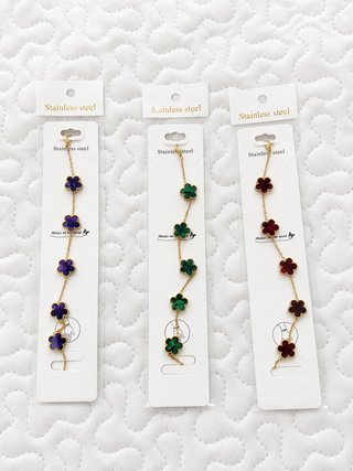 Pulseras de acero inoxidable con tréboles