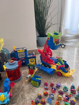 Lote Superthings: Vehículos, Bases y Figuras