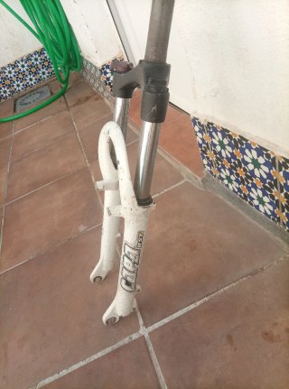 Suspensión Bicicleta Blanca