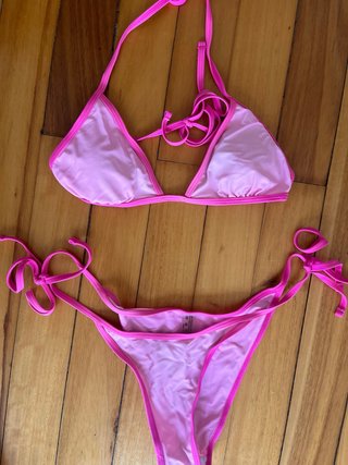 Bikini rosa con ribete fucsia