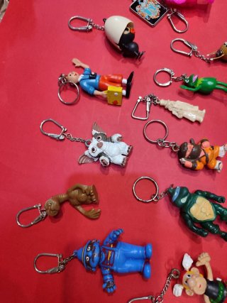 Lote de llaveros de figuras variadas